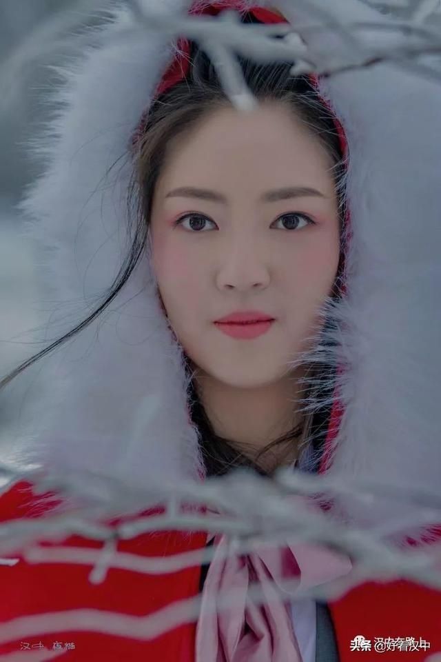 大雪过后的汉中龙池特别适合汉服摄影,不信你看