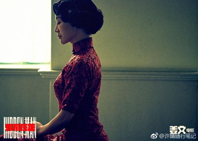 49岁许晴与51岁金星同穿旗袍，差距竟这么大！显身材的旗袍怎么穿