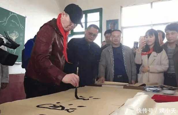 冯小刚带徐帆回老家,刘强东携妻子探亲,这才是