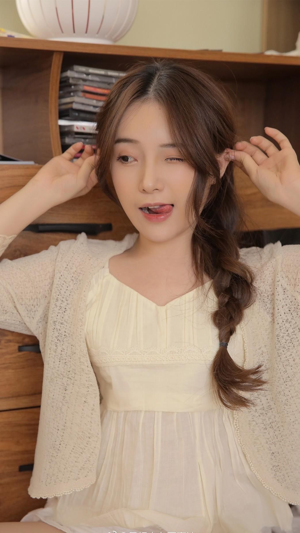 极品萝莉美女白丝长腿诱惑美女照片