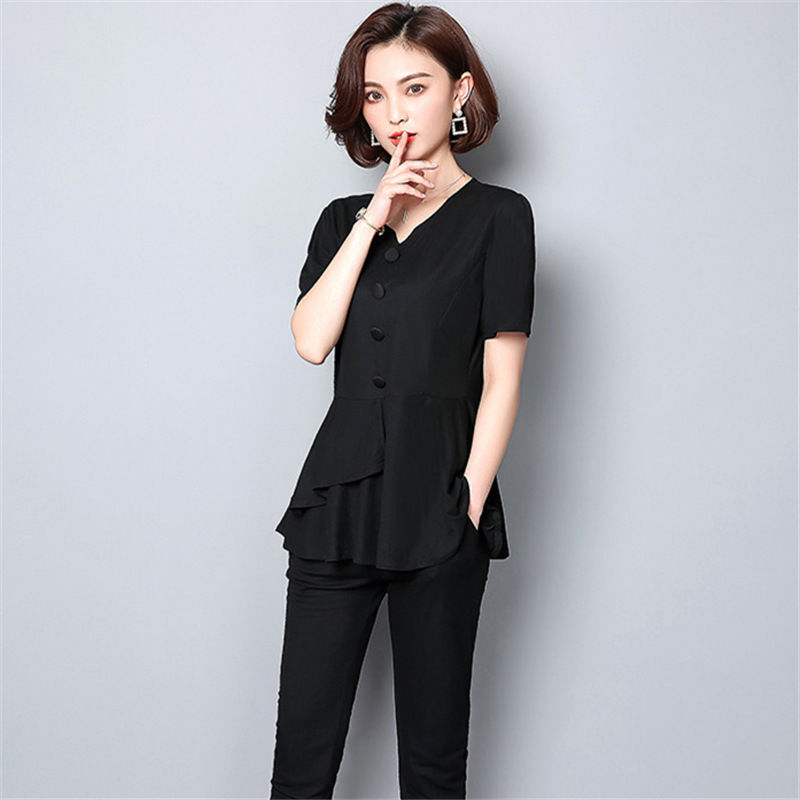 还穿连衣裙?太土了!50岁老婆上班,穿时髦套装+高跟,美绝了