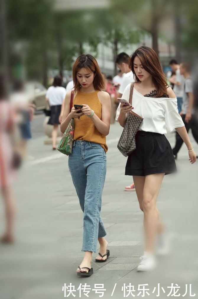  「女人味」街拍：女人味不仅仅是停留在外表的美，还是由内而外散发出来的气质