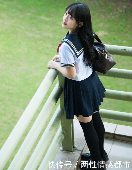 日式制服美女，十分清纯可爱，你喜欢吗