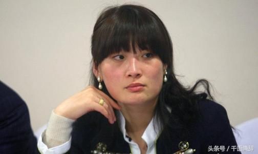 靠饮料身价千亿，蝉联三年中国首富的饮料大王如今却面临三大烦恼