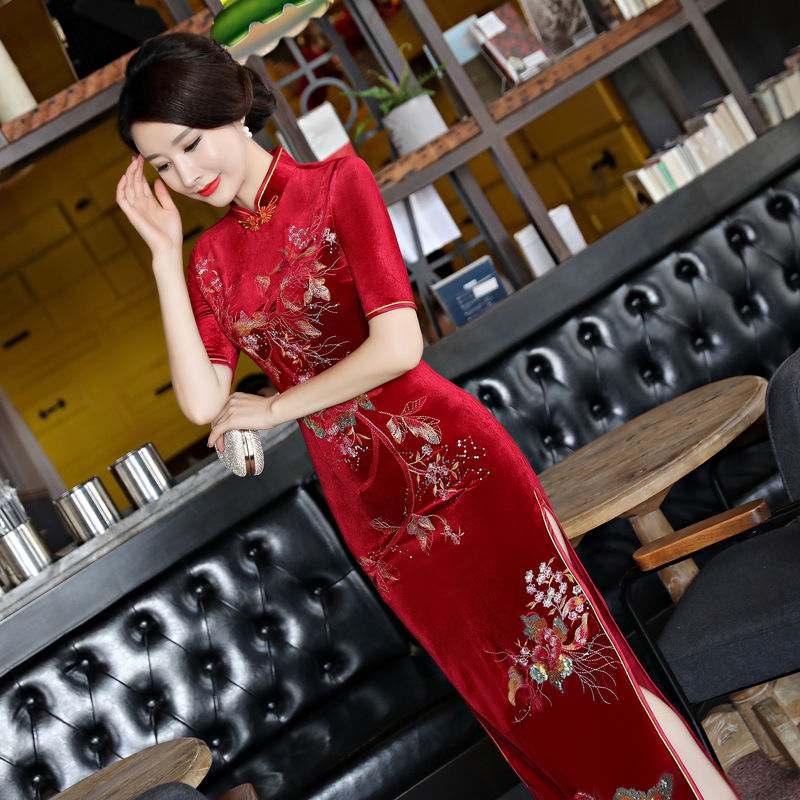 我滴妈呀!这秋款旗袍裙，一款比一款美，四五十岁妈妈非要买2件