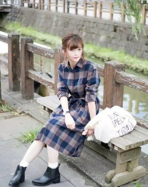  [博主]日本博主的“气质穿搭”走红：穿出美丽，取悦生活