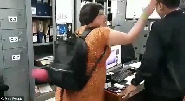 英游客逾期逗留巴厘岛被罚,当场掌掴移民局工作人员