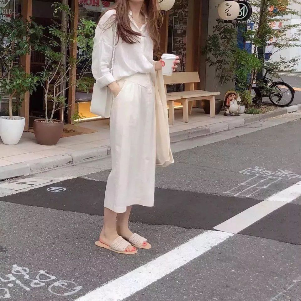 舒适、时尚、显腿长!这个夏天，时髦界都在pick澡堂拖!