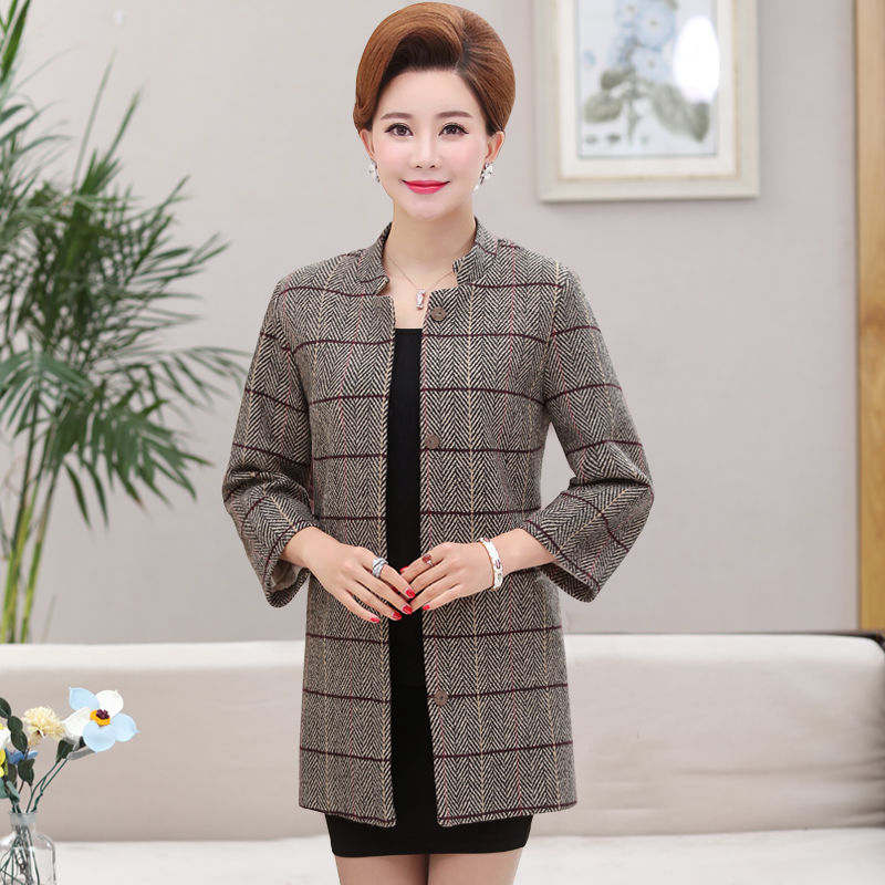 40岁的女人，这些外套随便挑件穿，瞬间年轻不止10岁