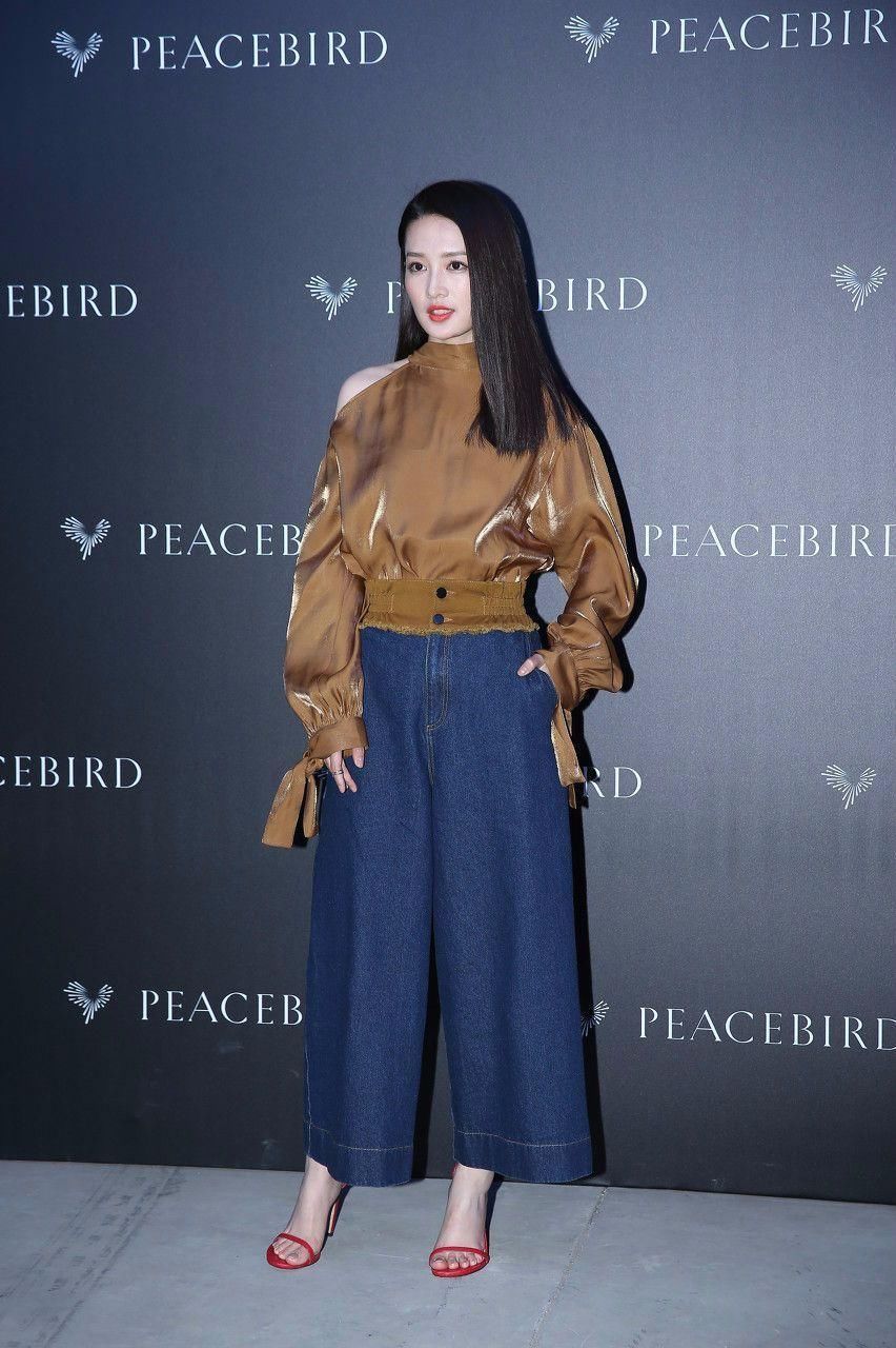 李沁下半身失踪,网友:撞脸我也认得出你了!