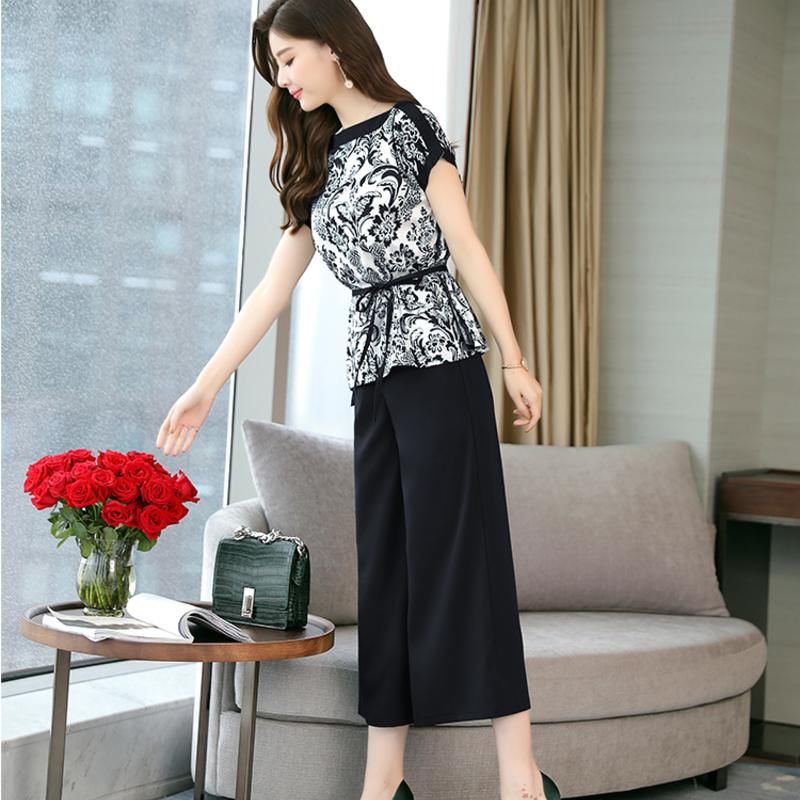 飘逸的阔腿裤+高跟凉鞋，强势御姐范必备，让你备受瞩目