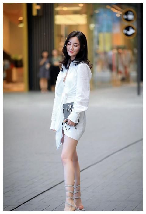 图一颜值堪比明星迪丽热巴的美女，身材竟还能与柳岩相媲美!