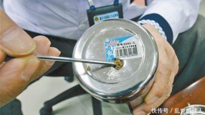  【网友】央视曝光：保温杯变“索命杯”，网友：再便宜也别买！