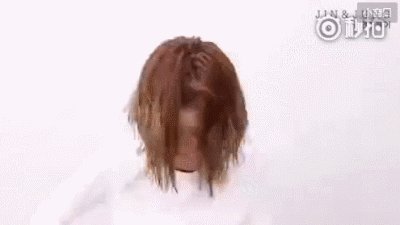 周冬雨这本短发教科书也出Bug了？竟然连她都不知道…….