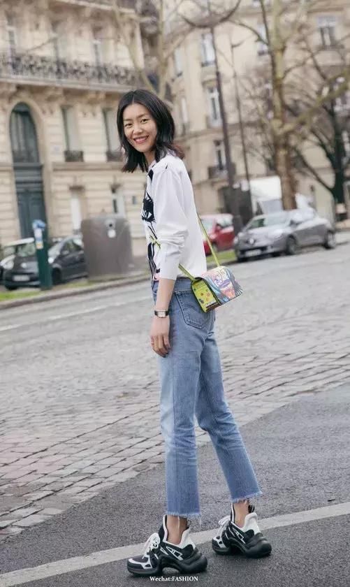 一夜间,这么丑的鞋刷爆时尚圈!