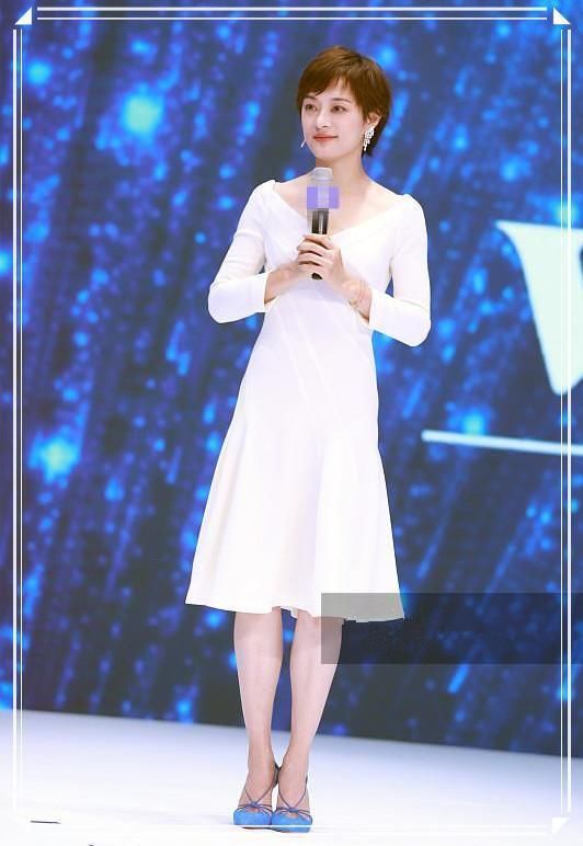 本以为穿白色长裙的马伊琍气质够好的了，可看到孙俪，我沉默了！