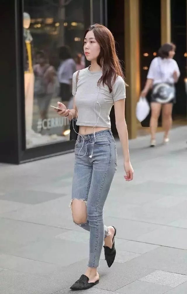 街拍:户外街头那么多清凉美女，最爱图7