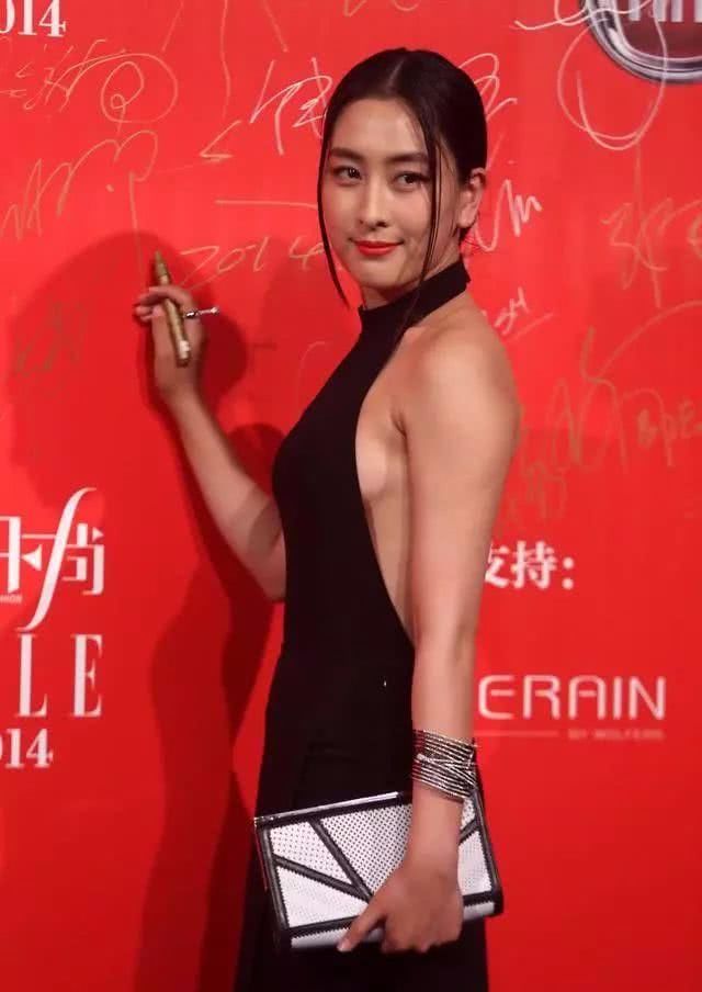 马苏背面全是“肉”，应该很清凉，这样比西方女星还疯狂！