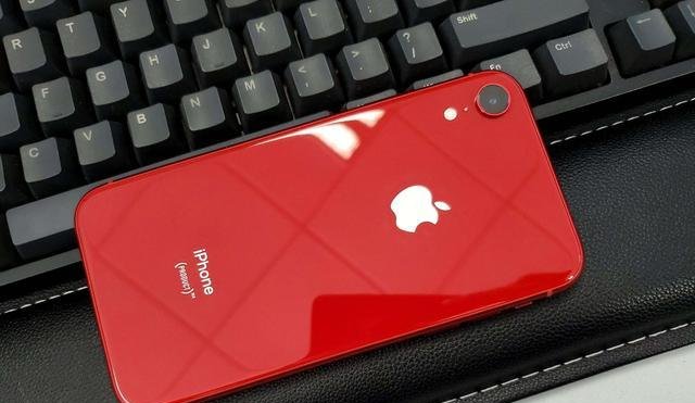  『硬件』用了一年iPhone XR突然换到小米10，亮屏之后差距太大了！