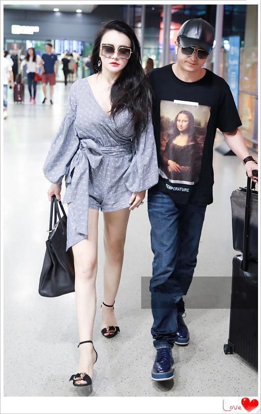 看了冉莹颖的短裤套装，再看看韩雪，才知道身材和气质哪个更重要