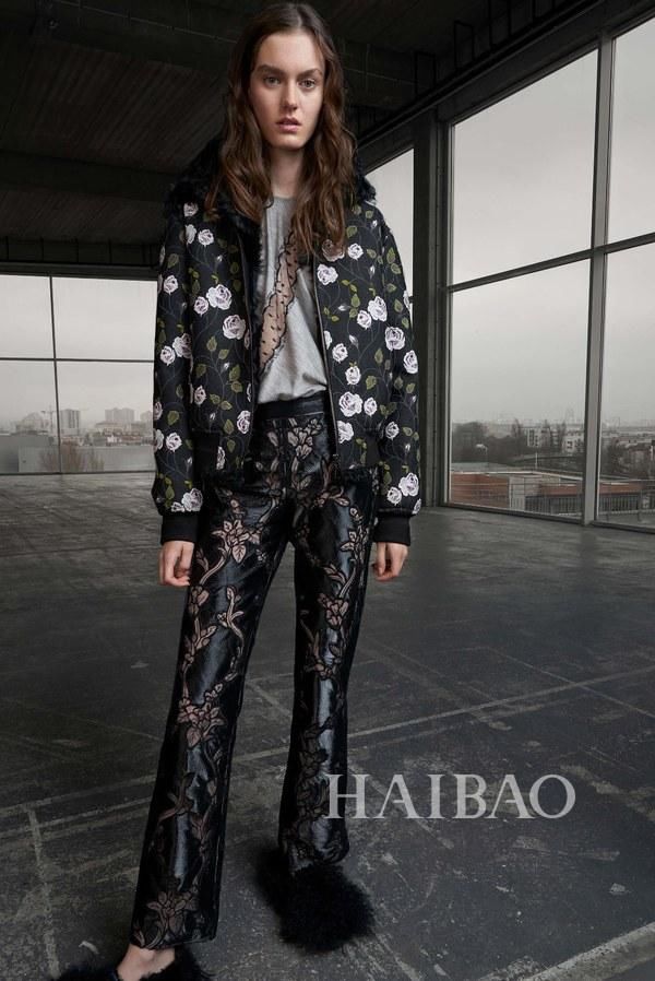 詹巴迪斯塔瓦利  2018早秋女装系列媒体预览：徜徉于高雅的艺术天