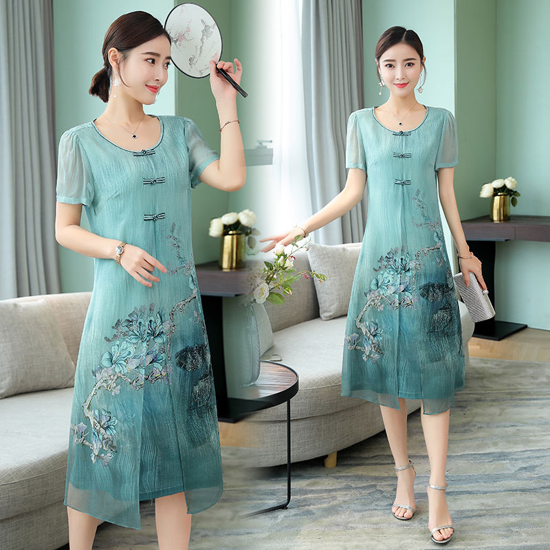 一饱眼福!现在的女人穿,紧身旗袍,千娇百媚满满女人味