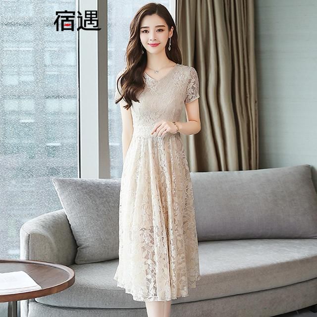 夏日必配，气质显瘦又迷人的蕾丝连衣裙，建造迷人的小性感