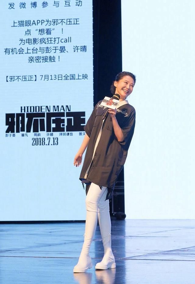 许晴不是扮嫩，是真少女！穿一身牛仔衣美出新高度，一点都不显老