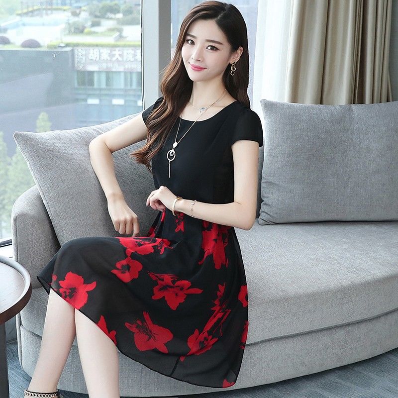 腰粗屁股大女人，更要穿裙，多穿这样的连衣裙，遮肉修身又优雅