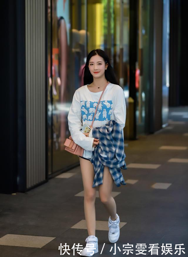  a932■街拍穿搭：我从来不会在分手很久后才会哭，因为不值！