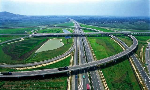  「高速」中国第一条高速公路：号称神州第一路，车主一年能省几