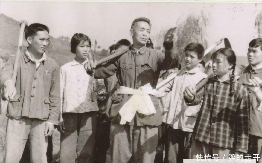 一开国少将请求复员回家种地, 当了29年农民, 享年81岁