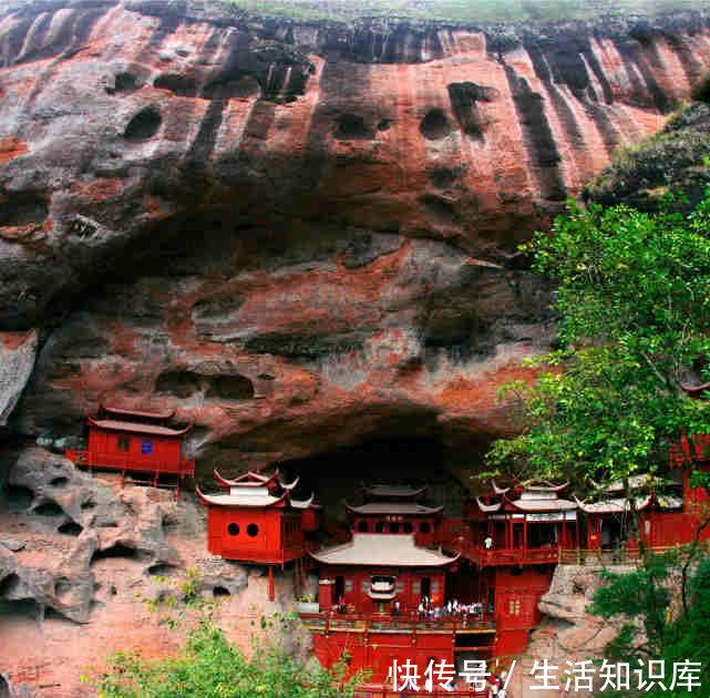 广州最牛的一座寺庙，看似被“压”在山下，实际上面积却非常大！