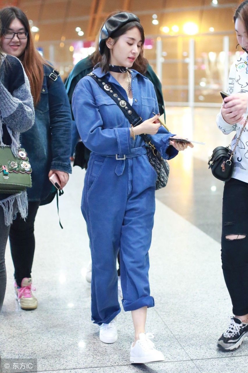 王子文的身高太尴尬，都没法好好穿裤子，硬是将裤子裤腰拉低