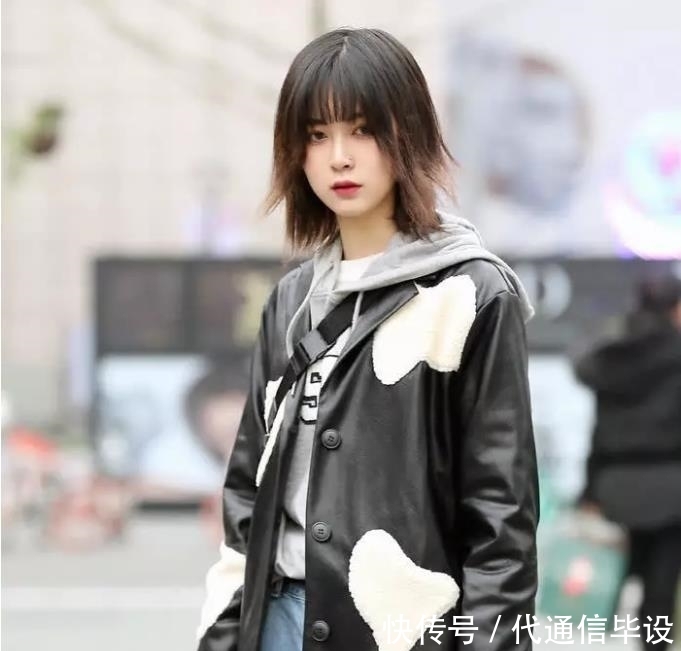 『拥有』街拍:拥有独特气质的女子,穿搭时尚,彰显迷人女性之美
