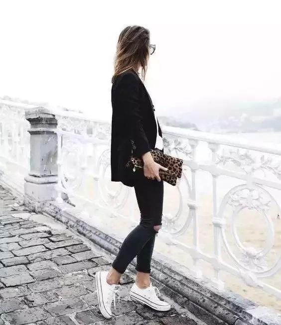 阔腿裤也太好看了!9分裤+平底鞋，这对CP今年很火!