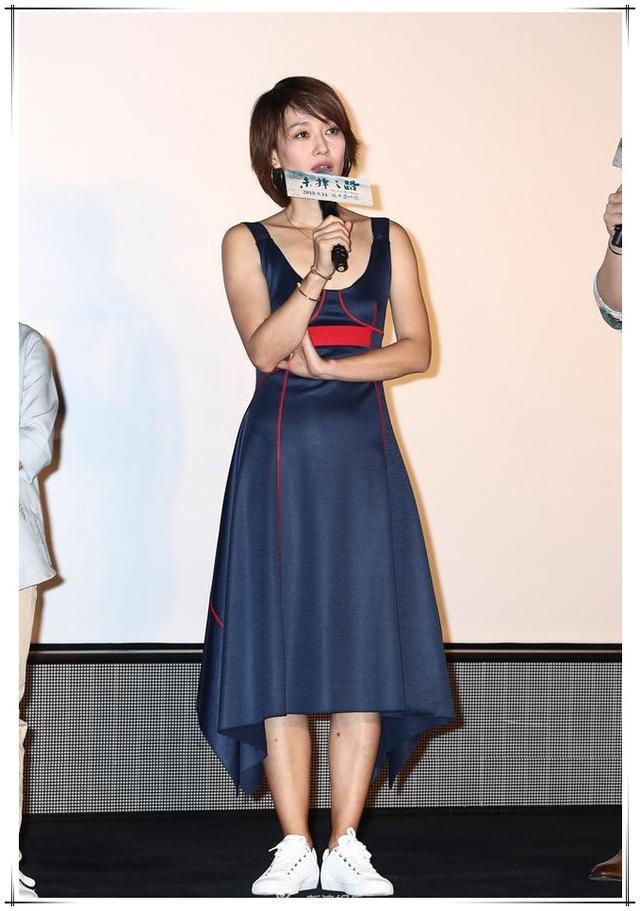 杨幂吊带裙优雅，唐嫣粉裙少女，刘雯却用一身短裙惊艳全场