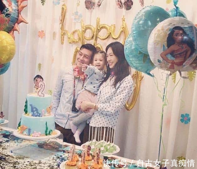 陈冠希是怎么爱上秦舒培的