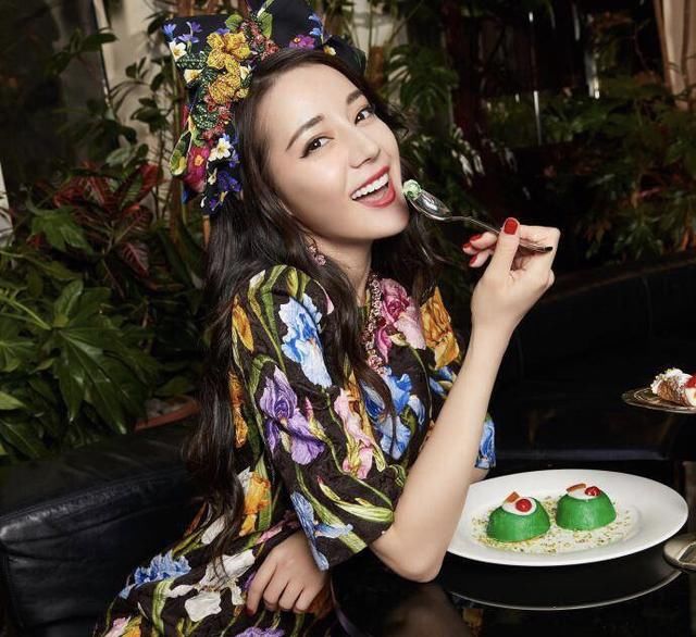 周冬雨迪丽热巴都在戴的发带，你get到同款没?