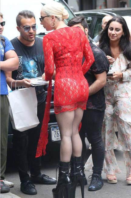 这些鞋子太奇葩！那些年，Lady Gaga穿的高跟鞋雷到过你吗？