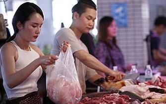  「猪瘟」猪肉涨到20一斤，对老百姓意味着什么？不只是吃不起猪
