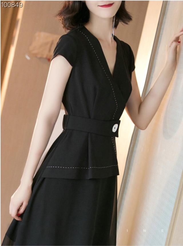 A字修身连衣裙，温柔包容你的身体完美修饰不足，透出柔柔女人味