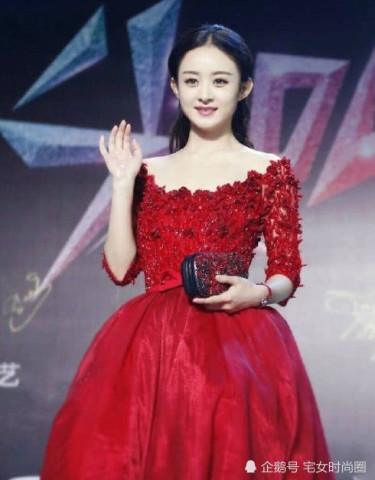 夏天让人无法抗拒的红裙子，赵丽颖优雅热巴俏皮，她笑靥如花！