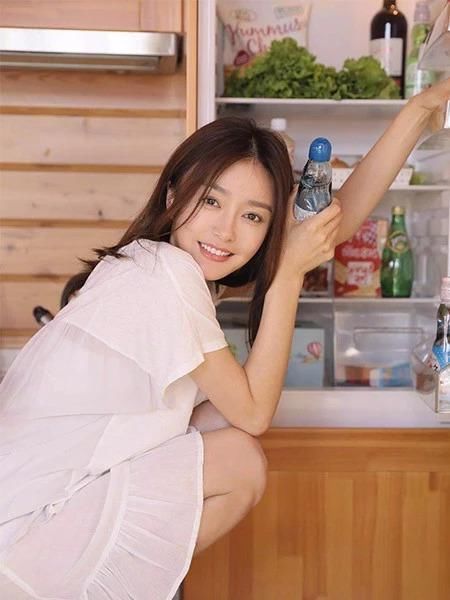 37岁的秦岚用妆容告诉你，姐只有18岁！却依旧风韵犹存！