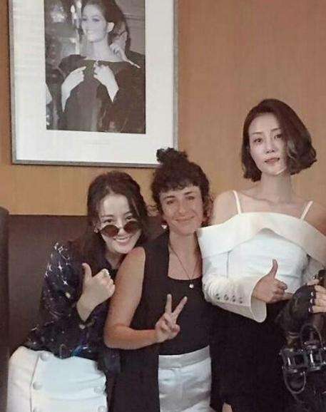 迪丽热巴李溪芮李沁唐艺昕活动穿一双鞋, 网友: 全是腿足足看一年