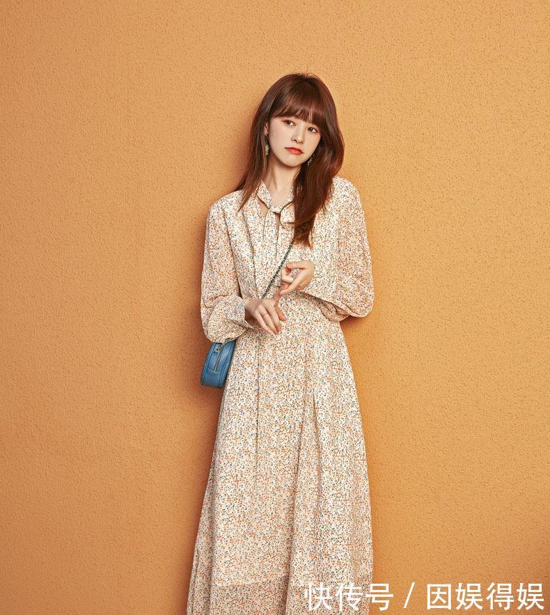  [春天]春天怎么穿最温柔？浪漫的碎花连衣裙最应景，初恋白裙装最受欢迎