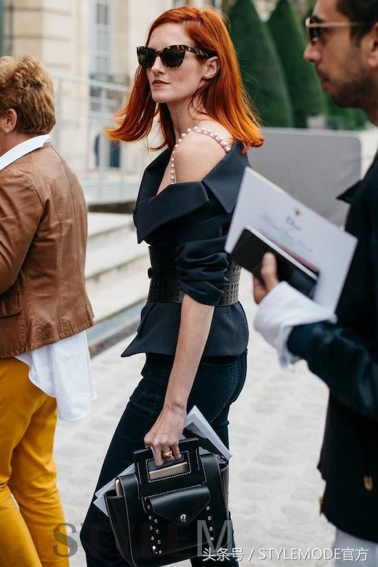 荷叶边加持下的露肩装立马C位出道