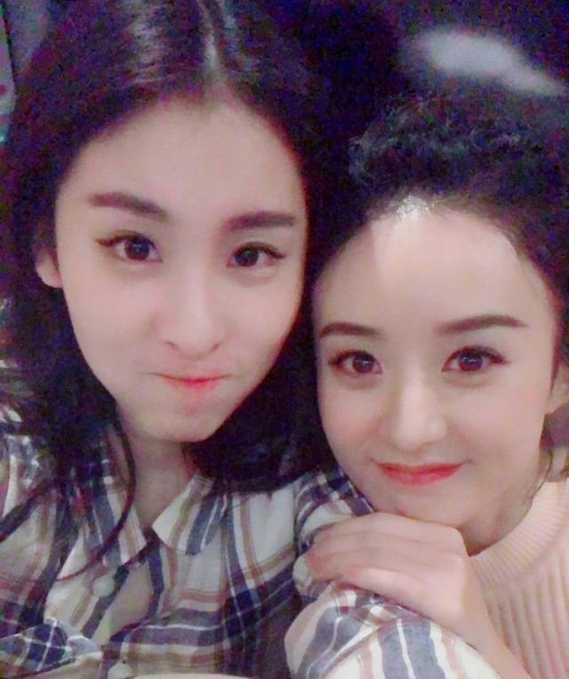 『台下』关系很好的朋友,台上赵丽颖和张碧晨美得像仙女,台下俏皮可爱!