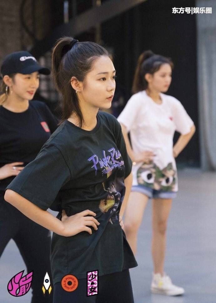 火箭少女官博更新，晒出火箭少女练舞照，疑似辟谣解散传言?