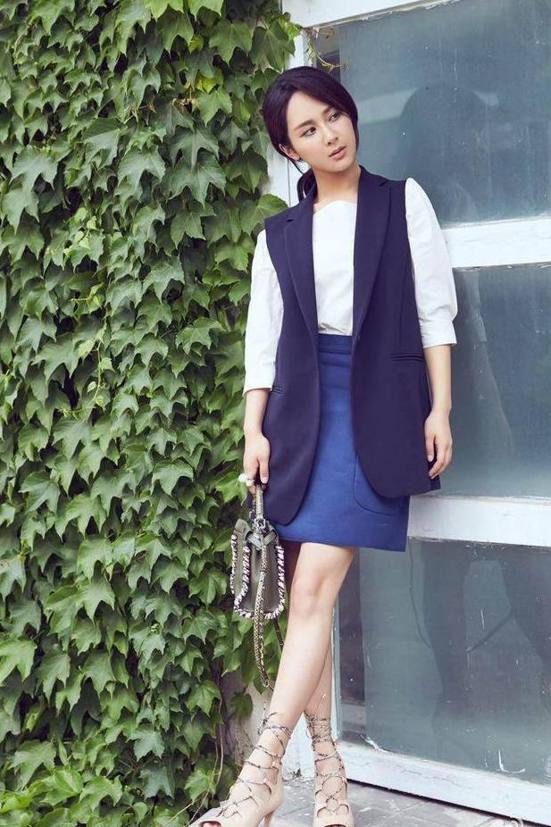 杨紫的脸整得那么美，腿却又短又粗，像身材走样的大妈！